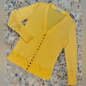 NENONA Women's Small V-Neck Snap Front Lightweight Yellow Gold Knit Cardigan LN